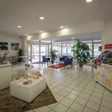 캠프장 3 Etoiles - Piscine - Ccaiica